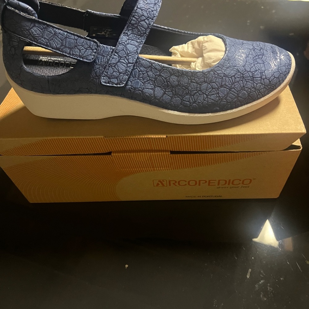 Arcopedico Women's Textured Blue Dress Shoes
